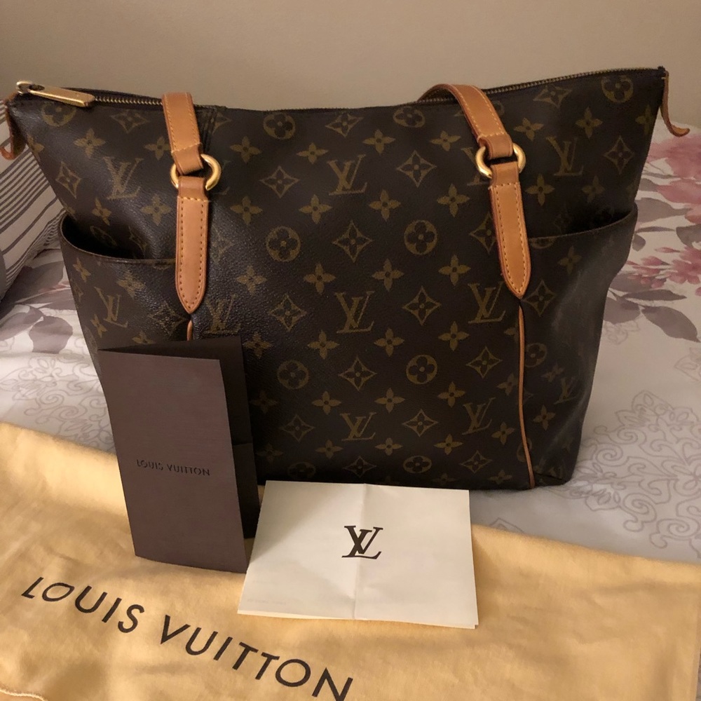 **SOLD** Louis Vuitton Totally MM